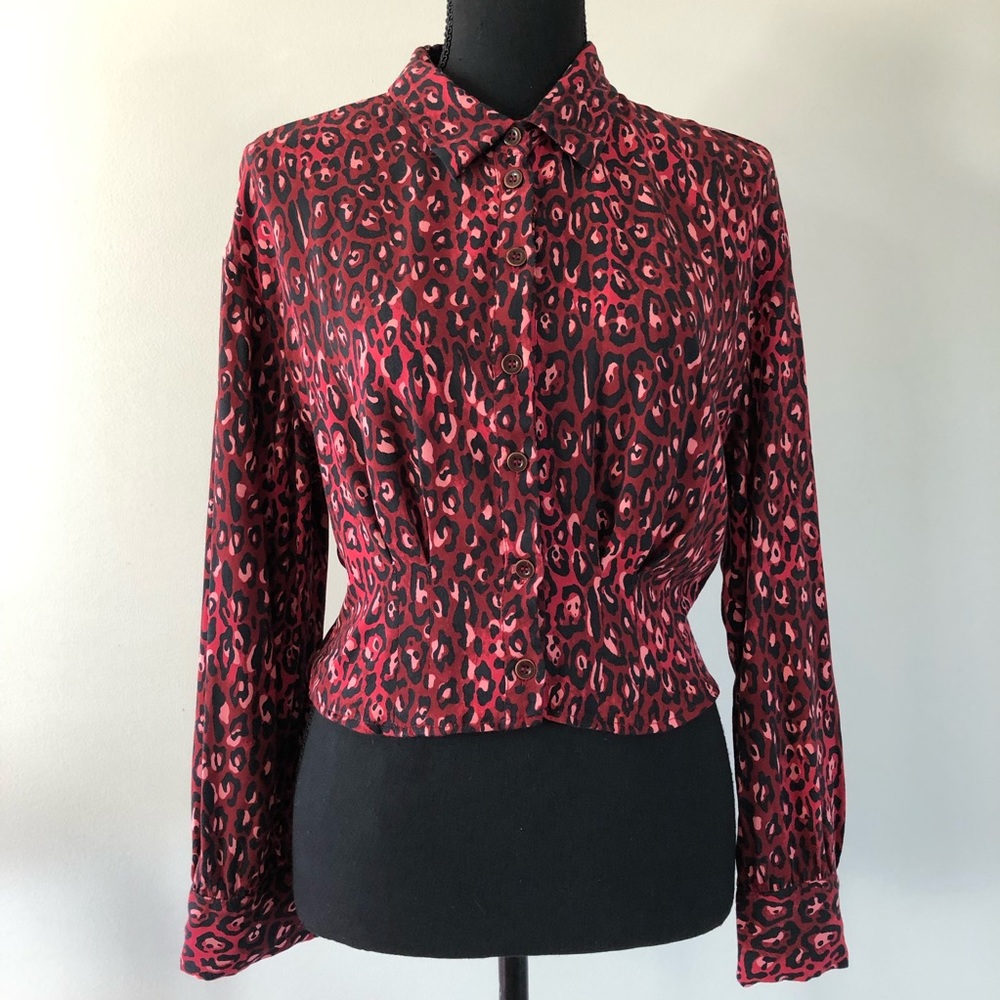 Women’s Zara Red animal print long sleeve cropped blouse size XS